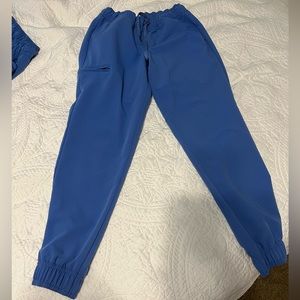 Ceil blue jogger scrub , only worn 2 times, just didn’t match the fit I wanted!